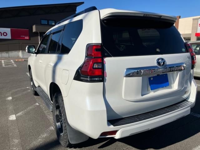 TOYOTA LANDCRUISER PRADO 2018 Image 31