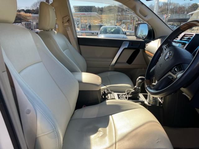 TOYOTA LANDCRUISER PRADO 2018 Image 31