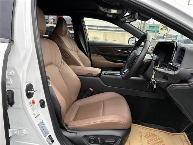 TOYOTA CROWN SEDAN HYBRID 2024 Image 31