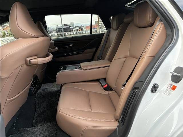 TOYOTA CROWN SEDAN HYBRID 2024 Image 31