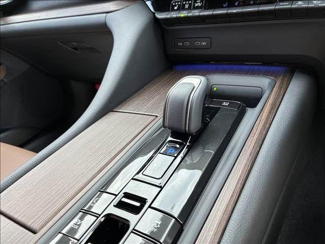 TOYOTA CROWN SEDAN HYBRID 2024 Image 31