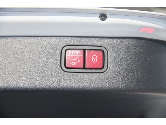 MERCEDES BENZ C CLAS 2023 Image 31