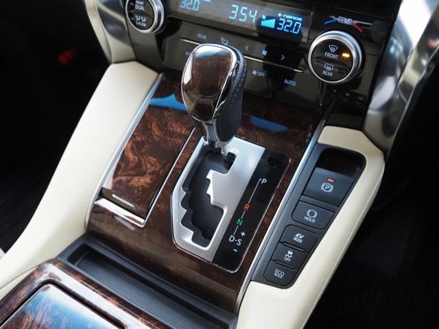 TOYOTA VELLFIRE  HYBRID 4WD 2018 Image 31