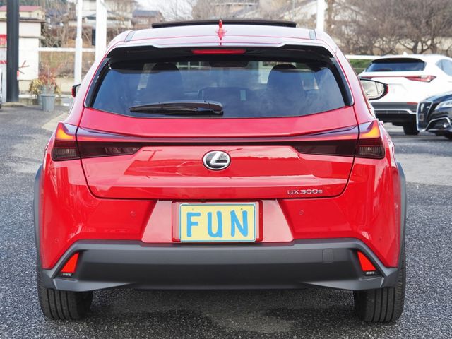 TOYOTA LEXUS UX300E 2024 Image 31