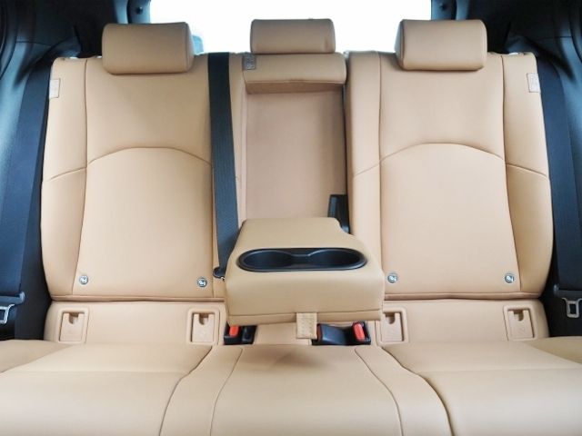 TOYOTA LEXUS UX300E 2024 Image 31