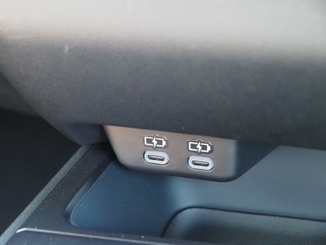 TOYOTA LEXUS UX300E 2024 Image 31