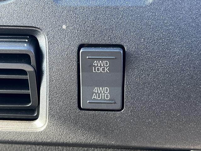 DAIHATSU HIJET DECKVAN 4WD 2022 Image 31