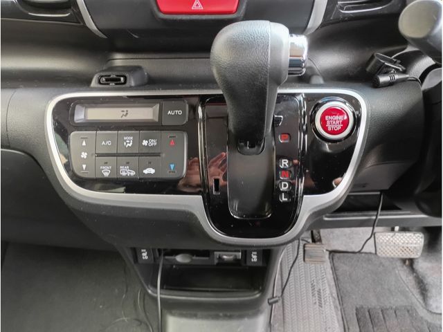 HONDA N BOX CUSTOM 2016 Image 31