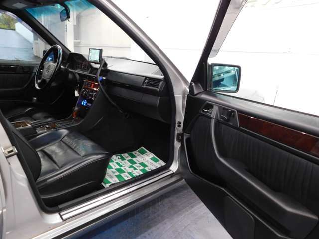 MERCEDES BENZ E CLAS 1995 Image 31