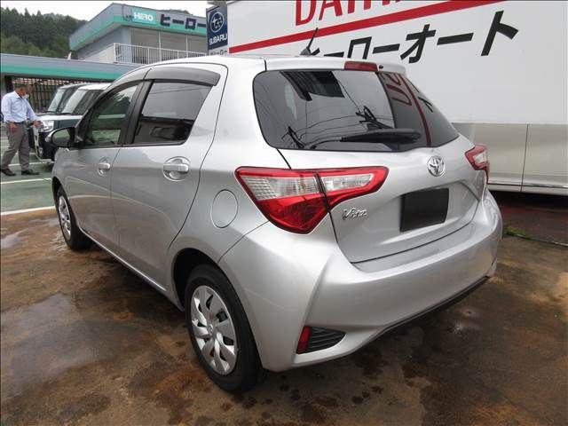 TOYOTA VITZ 2017 Image 31