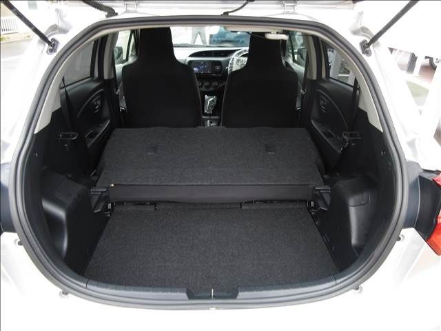 TOYOTA VITZ 2017 Image 31