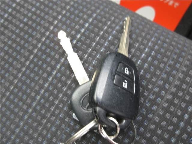 TOYOTA VITZ 2017 Image 31