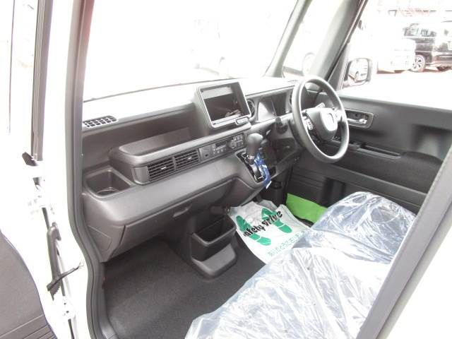 HONDA N BOX CUSTOM 2024 Image 31