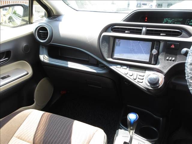 TOYOTA AQUA 2012 Image 31