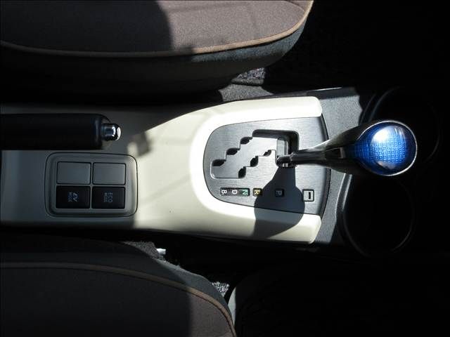 TOYOTA AQUA 2012 Image 31