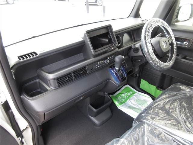 HONDA N BOX CUSTOM 2025 Image 31