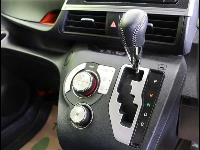 TOYOTA SIENTA HYBRID 2018 Image 31