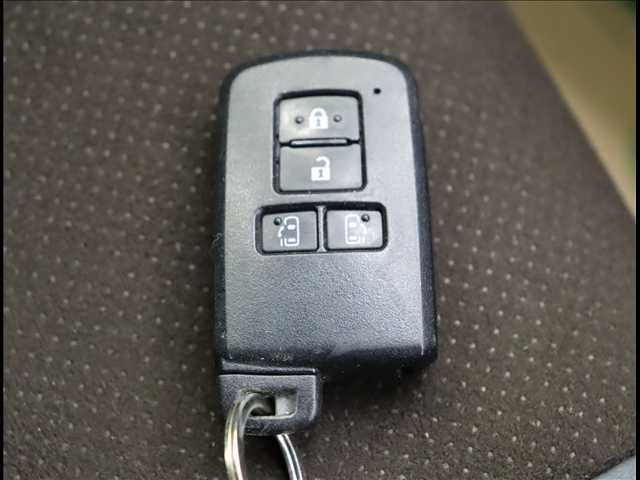 TOYOTA SIENTA HYBRID 2018 Image 31