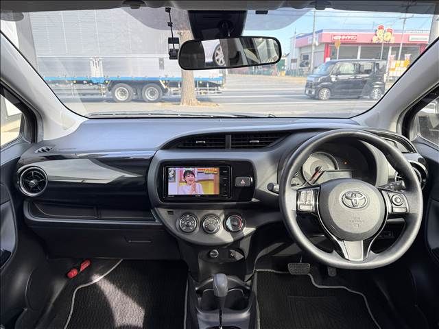 TOYOTA VITZ 2017 Image 31