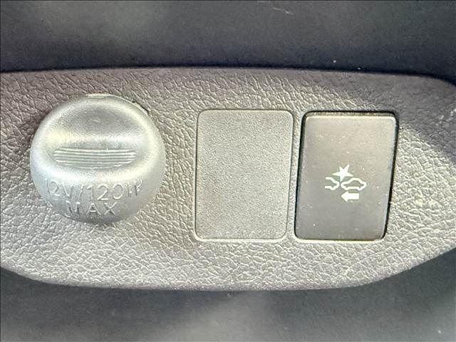 TOYOTA VITZ 2017 Image 31