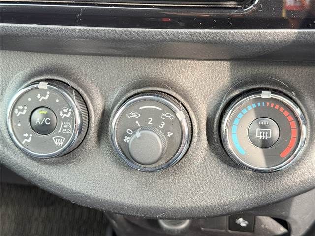 TOYOTA VITZ 2017 Image 31