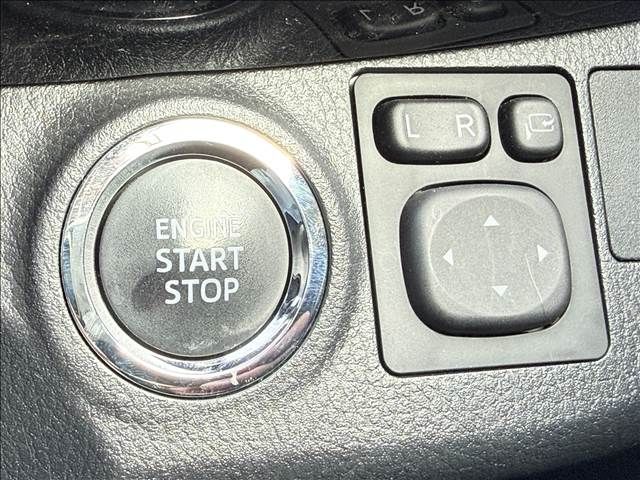 TOYOTA VITZ 2017 Image 31