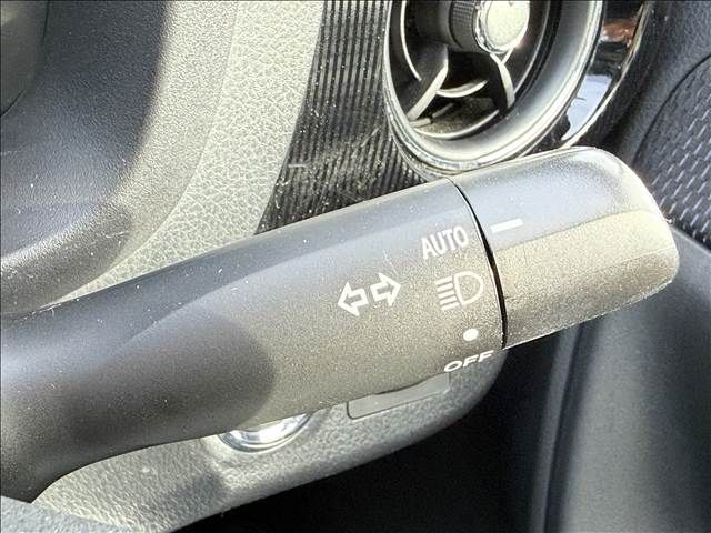 TOYOTA VITZ 2017 Image 31