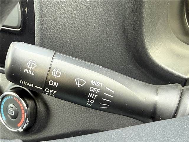 TOYOTA VITZ 2017 Image 31