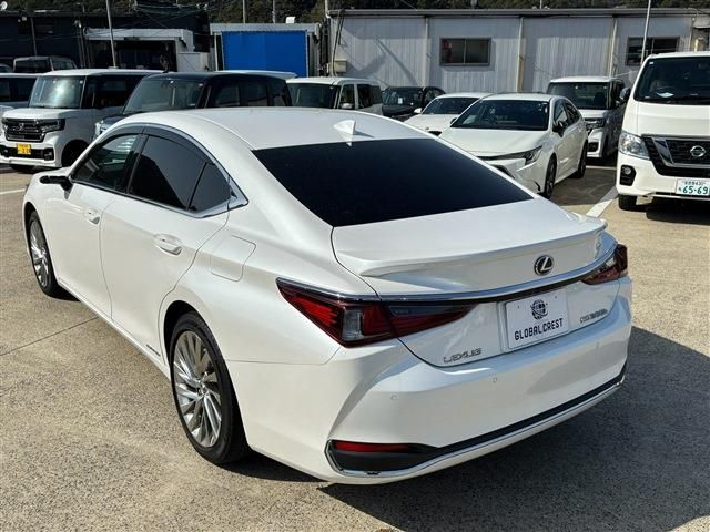 TOYOTA LEXUS ES300H 2019 Image 31