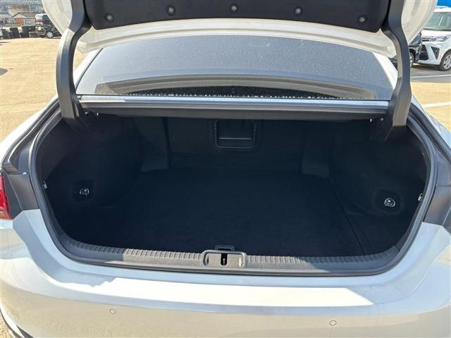 TOYOTA LEXUS ES300H 2019 Image 31