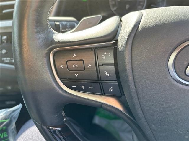 TOYOTA LEXUS ES300H 2019 Image 31