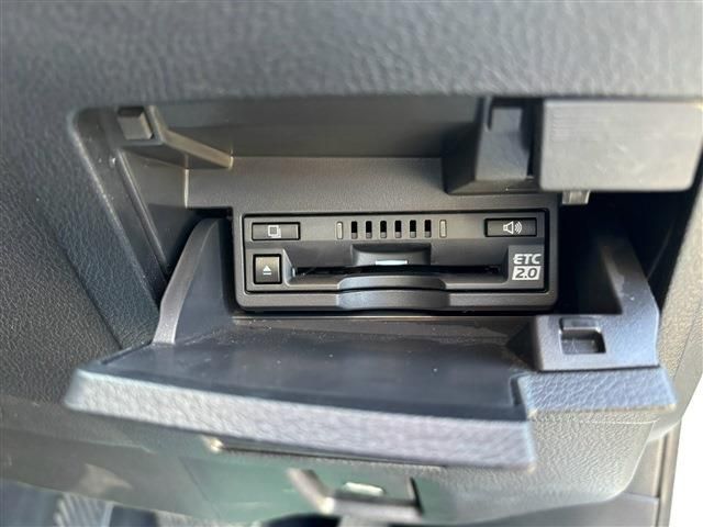 TOYOTA LEXUS ES300H 2019 Image 31