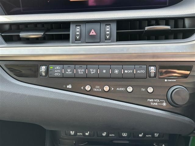 TOYOTA LEXUS ES300H 2019 Image 31