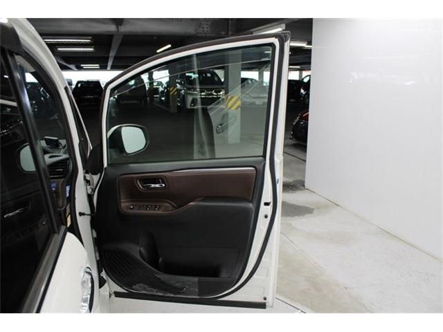 TOYOTA ESQUIRE HYBRID 2015 Image 31