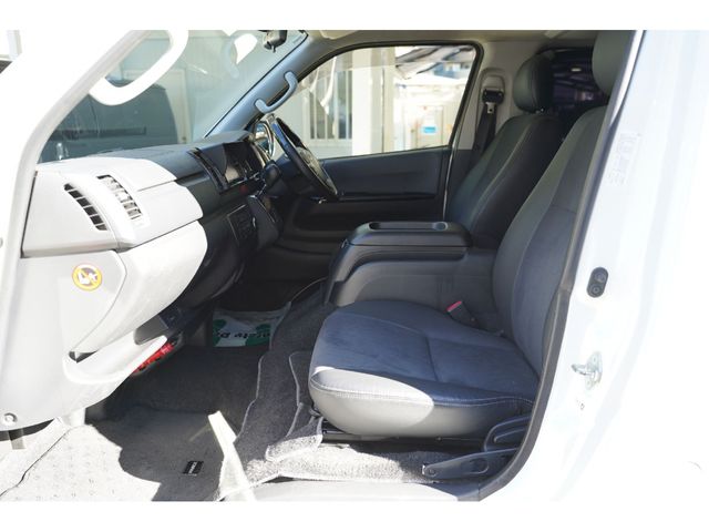TOYOTA HIACE VAN 2WD 2016 Image 31