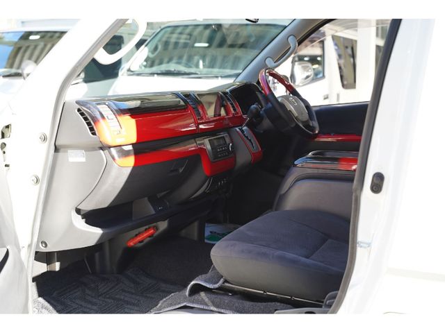 TOYOTA HIACE VAN 2WD 2014 Image 31