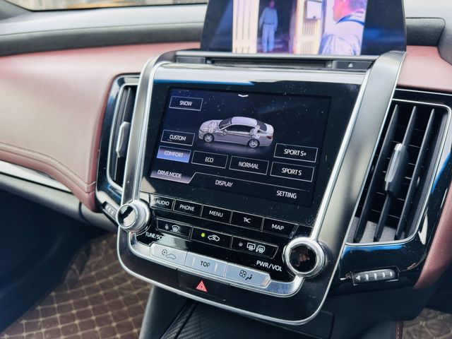 TOYOTA CROWN SEDAN HYBRID 2018 Image 31