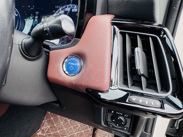 TOYOTA CROWN SEDAN HYBRID 2018 Image 31