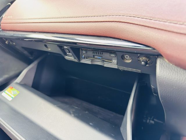 TOYOTA CROWN SEDAN HYBRID 2018 Image 31