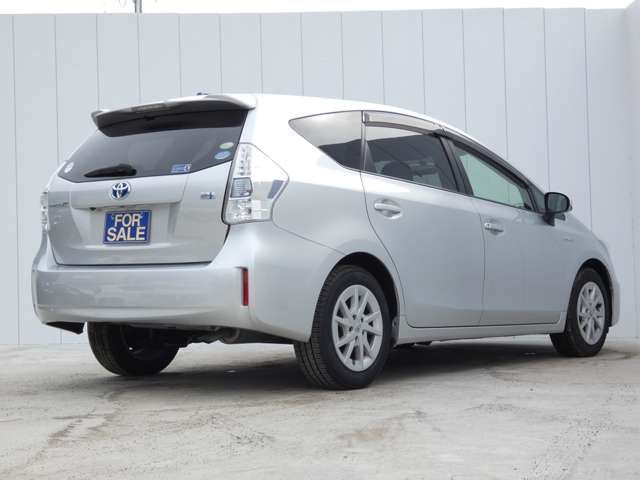 TOYOTA PRIUS ALPHA 2011 Image 31