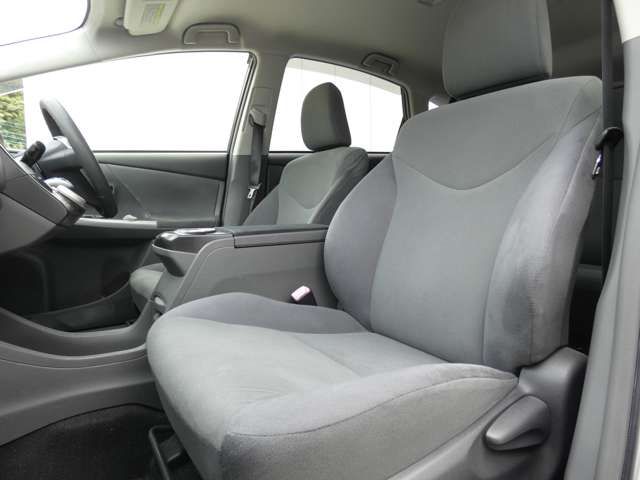 TOYOTA PRIUS ALPHA 2011 Image 31