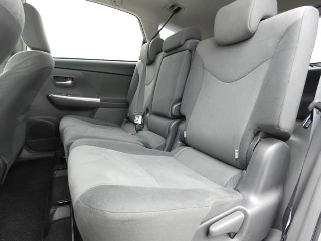 TOYOTA PRIUS ALPHA 2011 Image 31