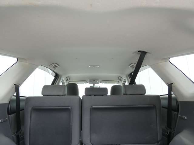 TOYOTA PRIUS ALPHA 2011 Image 31