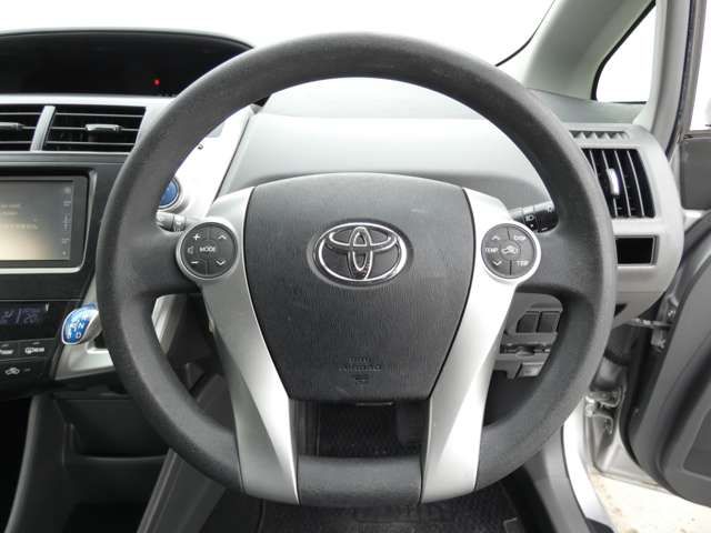 TOYOTA PRIUS ALPHA 2011 Image 31