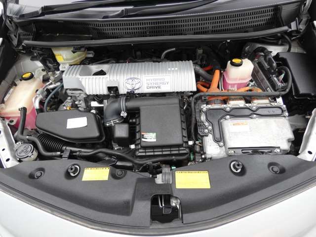 TOYOTA PRIUS ALPHA 2011 Image 31