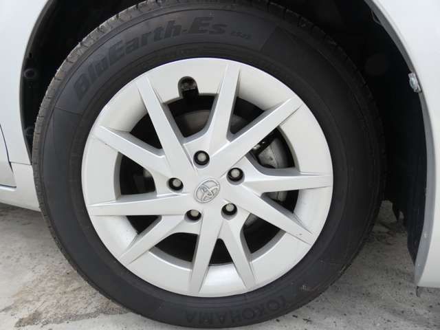 TOYOTA PRIUS ALPHA 2011 Image 31