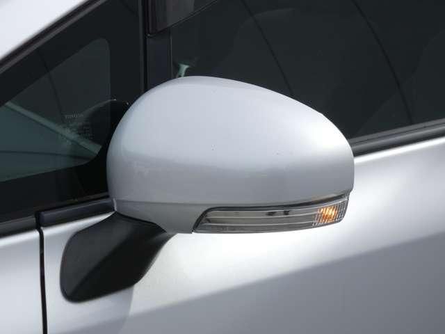 TOYOTA PRIUS ALPHA 2011 Image 31