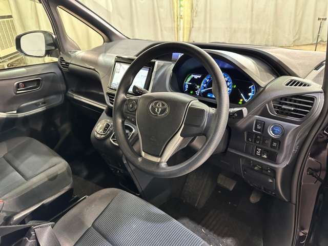 TOYOTA NOAH HYBRID 4WD 2016 Image 31