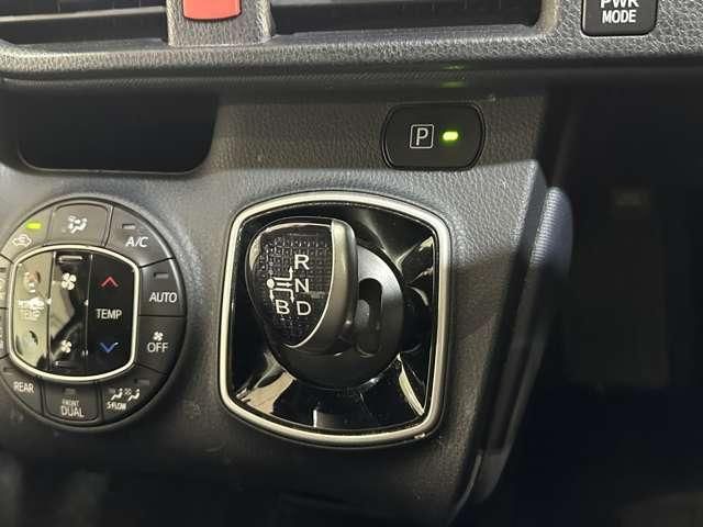 TOYOTA NOAH HYBRID 4WD 2016 Image 31