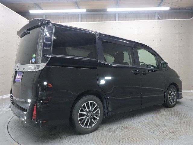 TOYOTA VOXY 2014 Image 31
